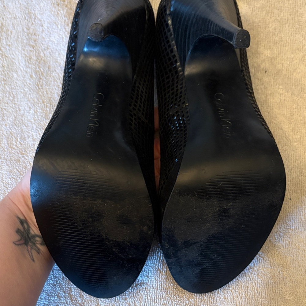 Calvin Klein Black Python Peep-Toe Pump Size 7m - image 3